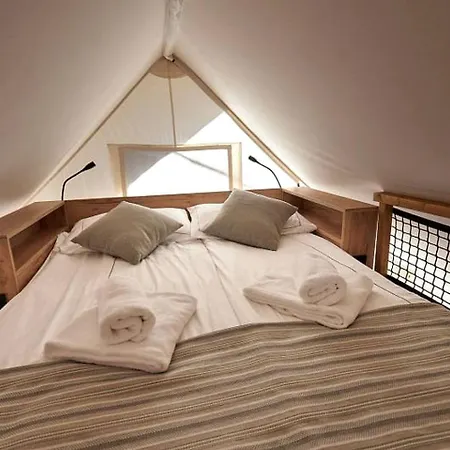 Luxury Glamping Tents Ideal For Czech Republic Holidays 度假居 Křečovice