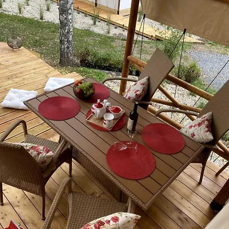 度假居 Luxury Glamping Tents Ideal For Czech Republic Holidays *