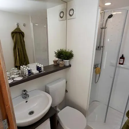 Luxury Glamping Tents Ideal For Czech Republic Holidays 度假居 *